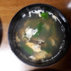 ほうれん草と椎茸の卵の塩麹スープ